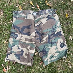 Vintage Rothco BDU camo cargo shorts size 35